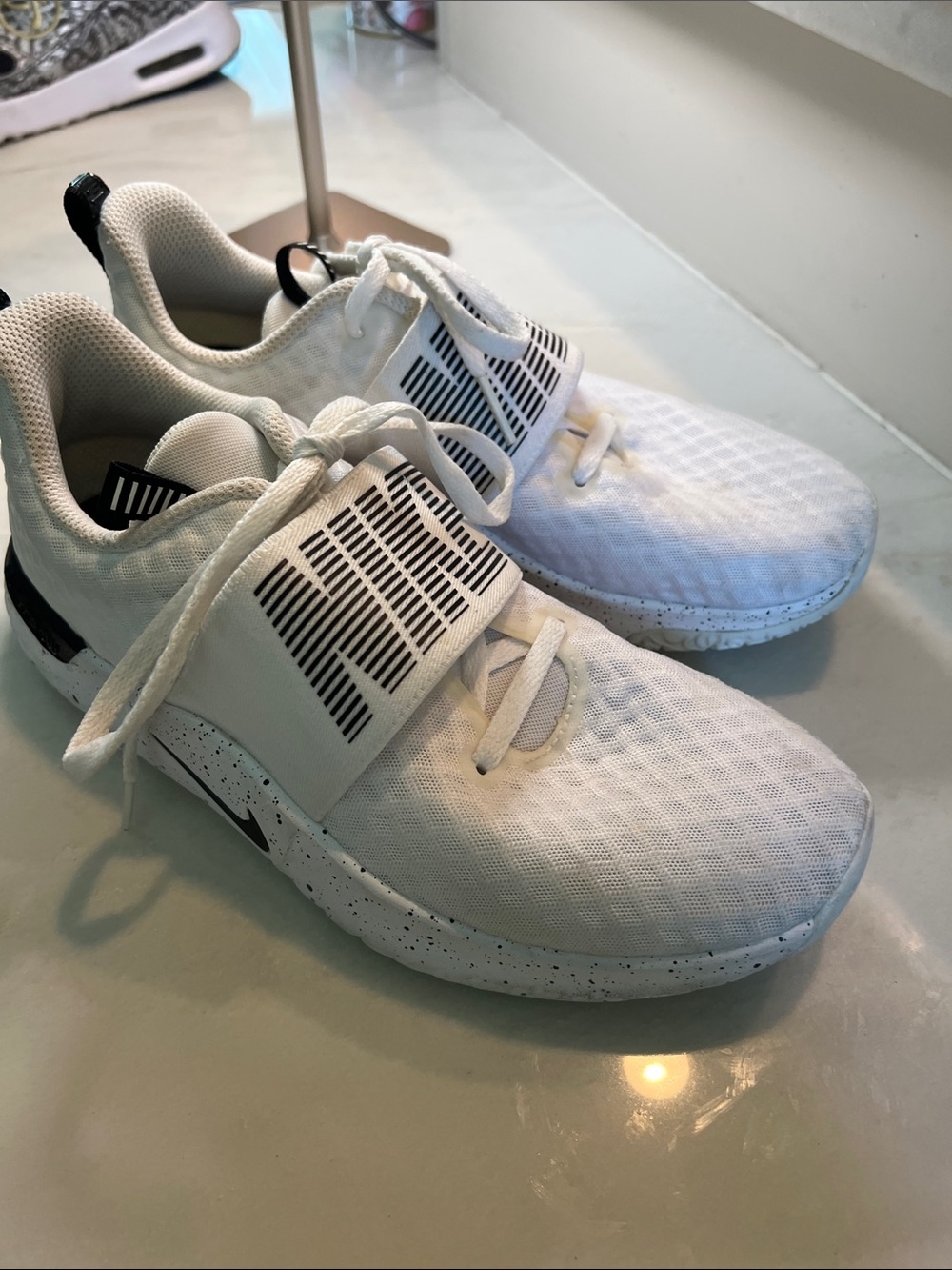 Nike White and Black Trainer Sneakers with Speckled Midsole